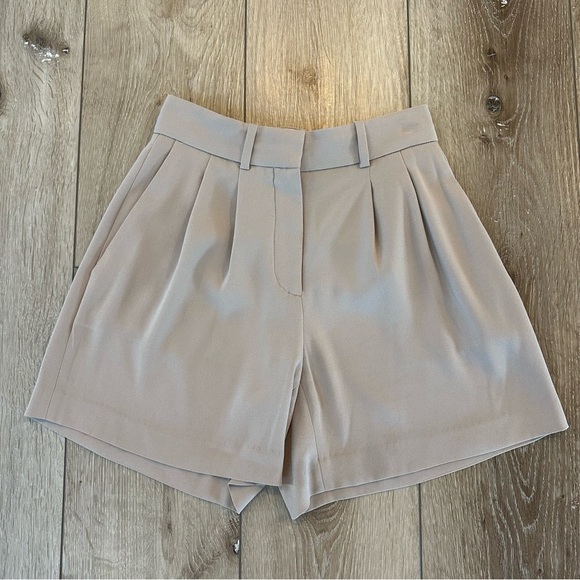 Aritzia Pants - Aritzia Babaton Pleated Mid Thigh Trouser Shorts Taupe Tan Business Tailored 00